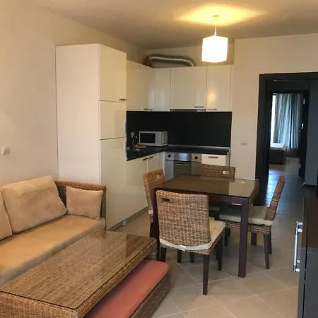 Vip Homes 4 Апартамент *